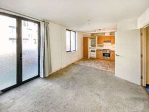 lounge/kit- click for photo gallery